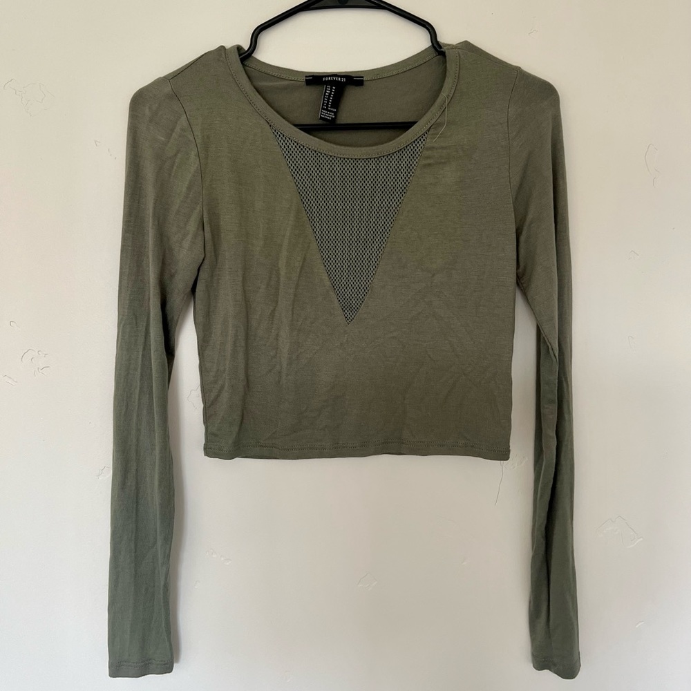 Never worn cropped long sleeve Forever 21 shirt size M